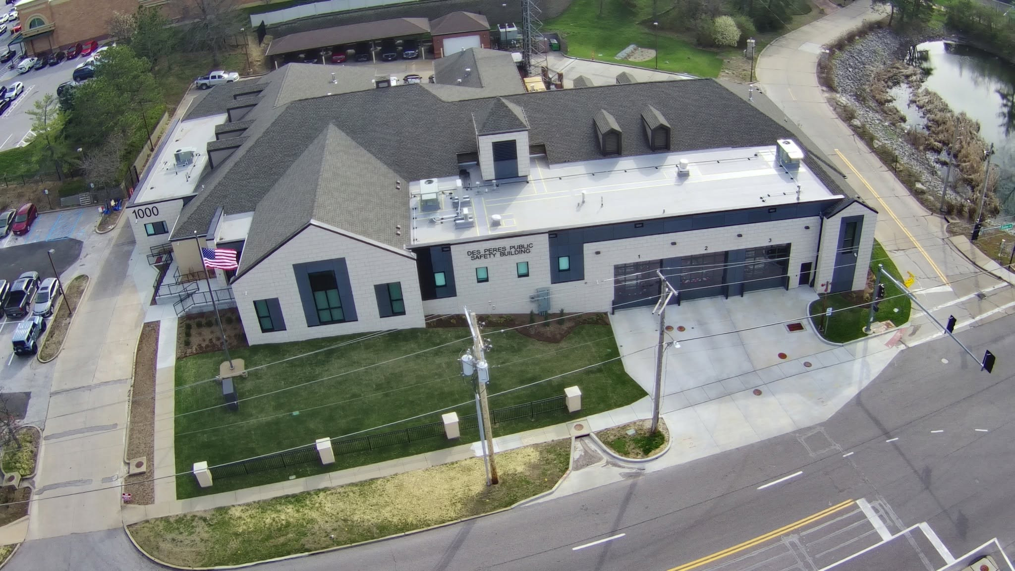 White block with blue trim public building in Des Peres, MO