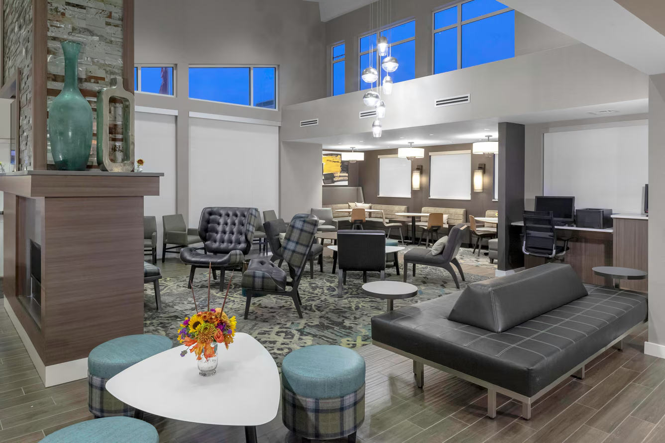 Lobby area with chairs and coffee tables.